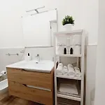 Vicolo 107 *