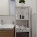 Vicolo 107 *